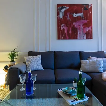 Spacious 2 At The Heart Of Appartamento Parigi
